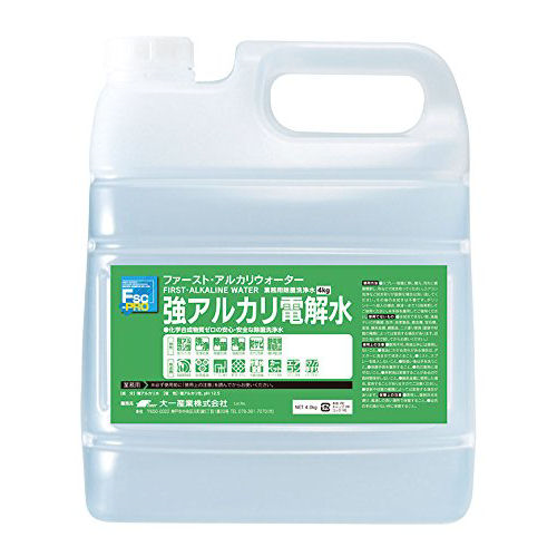 化学合成物質ゼロで、洗剤並にキレイにできる。人、環境にも優しい安心・安全な除菌洗浄水！ファースト・アルカリウォーターの通信販売：テクノ株式会社製品名：ファースト・アルカリウォーター有効成分：強アルカリ水内容量：４ｋｇ 液性：無色透明液体。pH12.5（強アルカリ性）販売元：第一産業株式会社二度拭き、すすぎ不要。「洗剤の代替品」として、また「洗剤が使えない」、「乾燥を急ぐなどの時」に最適です。洗浄後べとつかず、再汚染のない品質管理。残った汚水は時間経過とともに中性化するため、廃棄の問題解消。残留の心配もなく、消費者の関心が高い「食の安全」も確保！界面浸透 剥離・分離 乳化・分解 水の分子が細かくなり、汚れと物体の界面に素早く浸透 汚れはマイナスイオンに取り囲まれ、マイナスイオン同士が反発し、汚れが物体表面から剥離 マイナスイオンに取り囲まれた汚れは、小さく分離し油汚れを乳化させ洗浄。高い除菌・消臭効果 微生物が繁殖しにくいpH12.5の強アルカリ性で、洗浄と同時に除菌！ 食中毒対策にも抜群の効果を発揮！ 更に臭いの原因である微生物や細菌を除菌することで消臭が可能です。静電気・帯電防止効果 高い強アルカリ電解水パワーは摩擦により起こる静電気を防止し、樹脂の容器・食器など静電気による汚れの付着を防ぎます。防サビ効果 強アルカリ電解水は、還元電位（ORP）が低く錆（酸化）を防止することができます。［清　掃］　カーペットクリーニング・エアコン洗浄・床や壁の洗浄 ［厨　房］　厨房器具・作業台・フライヤー・フード・冷蔵庫内・ドリンクサーバー・製氷機 ［ホール］　テーブル・椅子・床・レジ・レジ台［医療施設］　施設内拭き上げ清掃など※パッケージは予告なく変更されることがあります。化学合成物質ゼロで、洗剤並にキレイにできる。人、環境にも優しい安心・安全な除菌洗浄水！ファースト・アルカリウォーターの通信販売：テクノ株式会社