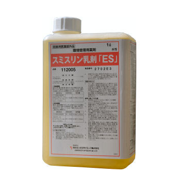 速効性で引火性のない汎用殺虫剤【水性】スミスリン乳剤ＥＳの通信販売｜・速効性と残効性が優れています。・有機リン剤抵抗性害虫に対しても効果があります。・水性乳剤で取扱が便利です。・ゴキブリに対してフラッシングアウト効果があります。・ハエ成虫、蚊成虫の駆除：［残留噴霧］室内の床、畳の裏や合わせ目、部屋の天井や壁、押入れなど害虫の生息または発生しやすい場所の全面に、１０～２０倍希釈液を１㎡あたり５０ｍｌの割合であらかじめ噴霧します。［直接噴霧］５０～１００倍希釈液を１㎡あたり５０ｍｌの割合で、害虫に向けて適宜噴霧します。 ・ゴキブリ、ノミ、ナンキンムシ、イエダニの駆除：［残留噴霧］室内の床、畳の裏や合わせ目、部屋の天井や壁、押入れなど害虫の生息または発生しやすい場所の全面に、５～１０倍希釈液を１㎡あたり５０ｍｌの割合であらかじめ噴霧します。［直接噴霧］４０～５０倍希釈液を１㎡あたり５０ｍｌの割合で、害虫のひそみ場所やその周辺の最も棲息頻度の高い場所に重点的に噴霧してください。