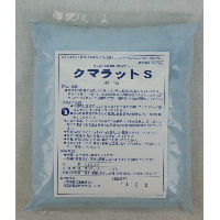 畜鶏舎用粉末ねずみ駆除剤 大塚薬品工業　クマラットS【1ｋｇ×10袋】畜鶏舎用殺そ剤[動物用医薬部外品] ｜畜鶏舎用の粉末ねずみ駆除剤です。畜鶏舎で使用している餌等で10倍に薄めてシャベルなどでそ穴に投入します。雨が掛かるような場合は板などで覆いを作ります。回収や食いの状況確認がし易いように小皿に適量入れ、ネズミの通り道（ラットサインのある場所）に配置します。４、５日そのまま放置し、餌が減っている場所には薬剤を追加し、餌が減らなくなるまで継続します。