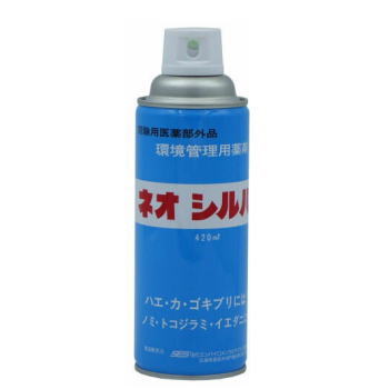 ハエ・蚊・ゴキブリ・ノミ・トコジラミ・家ダニにも！シューッと吹きつけるだけでハエ、蚊、ゴキブリ（油虫）、家ダニ、ノミ、南京虫に速い効き目、強い効果ネオシルバー：テクノ株式会社製品名：ネオシルバー有効成分：d-T80-フタルスリン　1缶（420ml）中0.63g、 d-T80-レスメトリン　1缶（420ml）中0.084g内容量：４２０ｍｌ用途：ハエ、蚊、ゴキブリ、トコジラミ、ノミ、イエダニの駆除剤形：エアゾール販売元：住化エンバイロメンタルサイエンス株式会社シューッと吹きつけるだけでハエ、蚊、ゴキブリ（油虫）、家ダニ、ノミ、南京虫に速い効き目、強い効果があります。ワンタッチ式キャップです。さわやかな芳香で、快適にお使い頂けます。通常6畳に10秒ほど噴霧して下さい。（ハエ・蚊）空間噴霧：6畳に10秒（ゴキブリ）直接噴霧：適宜（トコジラミ・ノミ・イエダニ）直接噴霧：適宜ハエ・蚊・ゴキブリ・ノミ・トコジラミ・家ダニにも！シューッと吹きつけるだけでハエ、蚊、ゴキブリ（油虫）、家ダニ、ノミ、南京虫に速い効き目、強い効果ネオシルバー：テクノ株式会社