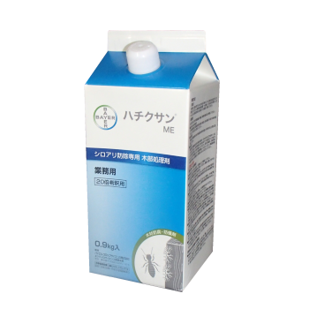 防蟻・防腐・防カビ、３つの安心が１つになった木部用処理剤ハチクサンＭＥの業務販売｜住まいの長期持続のために、何よりも大切なことが基礎のメンテナンスです。普段見えない部分だからこそ、信頼できる処理が不可欠です。ハチクサンＭＥはイミダクロプリドを主成分とする木部用処理剤。防蟻、防腐、防カビのトリプルパワーで木部をガード。土壌処理剤との同時使用で住宅を基礎からしっかり守ります。毒物劇物取締法の適用を受けない普通物であり、かつ消防法上の危険物に外灯しないので、取扱い及び保管が容易です。遅効性でありシロアリへの効果が高い薬剤です。高いドミノ効果が期待出来ます。散布中および散布後の気中濃度が低く、散布作業者および居住者に対する安全性が高い薬剤です。また蒸気圧が極めて低く揮発しにくいため、居住者や周辺への影響がほとんどありません。極めて臭いが少ない施行が出来ます。魚毒性が低く環境に対して安全性の高い薬剤です。厚労省で気中濃度指針値が定められているＶＯＣ１３物質を使用しておりません。コンパクトで廃棄しやすい紙製の容器です。防蟻・防腐・防カビ、３つの安心が１つになった木部用処理剤ハチクサンＭＥの業務販売