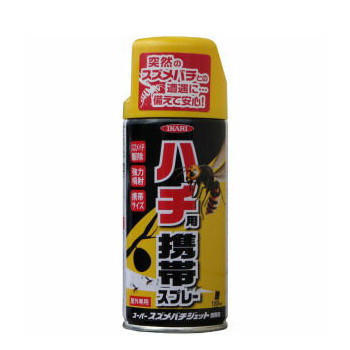 屋外活動でのスズメバチ対策に携帯用小型エアゾール！キャンプやハイキングなどの野外活動などに携帯して下さいスズメバチに襲われた時のために携帯用蜂駆除スプレースーパースズメバチジェットミニの通信販売：テクノ株式会社製品名：スーパースズメバチジェットミニ内容量１８０ｍｌ 成分：メトフルトリン、d-T80-フタルスリン（ピレスロイド系薬剤） 剤形：エアゾール使用用途：スズメバチ、アシナガバチ販売元：イカリ消毒株式会社スーパースズメバチジェットミニは携帯用の蜂駆除用スプレーです。（屋外専用）危険なスズメバチを速く倒す新殺虫成分メトフルトリン配合！無風状態で水平方向に最大３ｍ届きます。スーパースズメバチジェットミニスズメバチ対策襲ってくるハチに向けて噴射して下さい。本剤は速効的に優れた効果を示しますが、薬剤が十分かからないと効果が出ません。死角にいるハチや薬剤が十分にかかっていないハチに十分注意して下さい。※ハチの巣の処理には絶対に使用しないで下さい。屋外活動でのスズメバチ対策に携帯用小型エアゾール！キャンプやハイキングなどの野外活動などに携帯して下さいスズメバチに襲われた時のために携帯用蜂駆除スプレースーパースズメバチジェットミニの通信販売：テクノ株式会社製品名：スーパースズメバチジェットミニ内容量１８０ｍｌ 成分：メトフルトリン、d-T80-フタルスリン（ピレスロイド系薬剤） 剤形：エアゾール使用用途：スズメバチ、アシナガバチ販売元：イカリ消毒株式会社スーパースズメバチジェットミニは携帯用の蜂駆除用スプレーです。（屋外専用）危険なスズメバチを速く倒す新殺虫成分メトフルトリン配合！無風状態で水平方向に最大３ｍ届きます。スーパースズメバチジェットミニスズメバチ対策襲ってくるハチに向けて噴射して下さい。本剤は速効的に優れた効果を示しますが、薬剤が十分かからないと効果が出ません。死角にいるハチや薬剤が十分にかかっていないハチに十分注意して下さい。※ハチの巣の処理には絶対に使用しないで下さい。屋外活動でのスズメバチ対策に携帯用小型エアゾール！キャンプやハイキングなどの野外活動などに携帯して下さいスズメバチに襲われた時のために携帯用蜂駆除スプレースーパースズメバチジェットミニの通信販売：テクノ株式会社製品名：スーパースズメバチジェットミニ内容量１８０ｍｌ 成分：メトフルトリン、d-T80-フタルスリン（ピレスロイド系薬剤） 剤形：エアゾール使用用途：スズメバチ、アシナガバチ販売元：イカリ消毒株式会社スーパースズメバチジェットミニは携帯用の蜂駆除用スプレーです。（屋外専用）危険なスズメバチを速く倒す新殺虫成分メトフルトリン配合！無風状態で水平方向に最大３ｍ届きます。スーパースズメバチジェットミニスズメバチ対策襲ってくるハチに向けて噴射して下さい。本剤は速効的に優れた効果を示しますが、薬剤が十分かからないと効果が出ません。死角にいるハチや薬剤が十分にかかっていないハチに十分注意して下さい。※ハチの巣の処理には絶対に使用しないで下さい。屋外活動でのスズメバチ対策に携帯用小型エアゾール！キャンプやハイキングなどの野外活動などに携帯して下さいスズメバチに襲われた時のために携帯用蜂駆除スプレースーパースズメバチジェットミニの通信販売：テクノ株式会社製品名：スーパースズメバチジェットミニ内容量１８０ｍｌ 成分：メトフルトリン、d-T80-フタルスリン（ピレスロイド系薬剤） 剤形：エアゾール使用用途：スズメバチ、アシナガバチ販売元：イカリ消毒株式会社スーパースズメバチジェットミニは携帯用の蜂駆除用スプレーです。（屋外専用）危険なスズメバチを速く倒す新殺虫成分メトフルトリン配合！無風状態で水平方向に最大３ｍ届きます。スーパースズメバチジェットミニスズメバチ対策襲ってくるハチに向けて噴射して下さい。本剤は速効的に優れた効果を示しますが、薬剤が十分かからないと効果が出ません。死角にいるハチや薬剤が十分にかかっていないハチに十分注意して下さい。※ハチの巣の処理には絶対に使用しないで下さい。