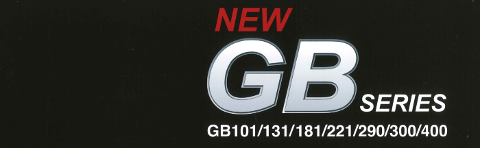 三菱重工！MadeInJapan「日本の心」を込めた「もの作り」三菱メイキエンジンGBシリーズ三菱メイキエンジンGBシリーズの部品販売・パーツリスト・修理・通信販売GB181の通信販売：テクノ株式会社製品名：三菱メイキエンジンGB181総排気量：181cc最大出力：4,3kW（6,3PS）連続定格出力：3,4kW/3600rpm（4,7PS/3600rpm）サイズ：長308,5×幅366,5×高354mm 燃料タンク容量：3,6L 乾燥重量：16,7kg 出力軸径：φ20mm 製造元：三菱重工エンジンシステム株式会社GBシリーズGB101GB131GB181GB221GB290GB300GB400MadeInJapan日本の心を込めたもの作り三菱メイキエンジンは多くの製品を通して安全で豊かな社会・生活の場作りを支えお客様の信頼に応えていきたいと考えています。エンジンの基本性能はもちろんのこと納期、サービスを含めたトータル品質で高品質なエンジンを提供するために日本生産にこだわり続けたいと考えています。歴史と実績を持つ三菱から実力派GBシリーズの小型機種を刷新。確かな性能でさらに使いやすくお客様のニーズにジャストフィットします。NEWGBシリーズ(一社)日本陸用内燃機関協会排ガス自主規制適合エンジン三菱メイキエンジンは日本陸用内燃機関協会の３次規制に対応(排気量225cc以上は2015年、225cc未満は2016年から)排気に含まれる有害物質、炭化水素(HC)窒素酸化物(NOx)一酸化炭素(CO)の排出を低減しました。基本性能と信頼性をさらに追及、多くのお客様から好評を頂いておりますGBエンジンをリニューアル。より使いやすくなりました。GB101GB130GB180GB220環境規制対応、新GBエンジンシリーズは高い品質管理の下加工された主要部品と高精度気化器部品の採用による燃焼状態の最適化、点火タイミング等の変更と相まって燃焼効率を改善した結果、2016年から施工開始となる国内排ガス自主規制３次(排気量225cc未満)に対応しております。信頼性、主要な部品はMadeInJapan。高精度気化器の採用による燃料流量管理の徹底とともに国内自社工場での最終組立で品質を保証します。また気化器燃料入口直前に燃料フィルタを追加することで異物の侵入防止を図りゴミ等によるトラブルを大幅に低減します。低振動、フライホイール慣性質量の見直し、クランク軸のオーバーバランス率の最適化を図り、エンジン振動をさらに抑えました。低騒音、高剛性ブロックの採用、冷却ファン形状見直しによる風切り音の最小化等、機械音は従来のGBエンジンの低減技術を踏襲しています。気化器（キャブレタ）異物侵入対策としてフィルタを追加。ミラクルスタートでなめらか始動。ご好評のミラクルスタートもオプション設定(GB101GB131GB181GB221)始動用スプリングがエンジン圧縮時のゴツゴツ感を解消。軽くなめらかにリコイルスターターを引くことができます。いままでのように勢いよくリコイルスターターを引く必要はありません。ゼンマイを巻く要領でリコイルスターターをゆっくり引けば始動用スプリングがエンジンを簡単に始動してくれます。ミラクルスタートはリコイルスターター引き力が当社従来機より約30%軽くなります。また従来機の約半分のリコイル引き速度でリコイルロープを引いても始動に十分なエンジン回転数が得られます。そのためリコイルロープをゆっくり引いてもエンジンが容易に始動できます。GB101 GB131 GB181 型式 空冷4ストローク傾斜形横軸OHVガソリンエンジン シリンダ－内径×行程　mm 1-56×40 1-62×42 1-68×50 総排気量　?（cc） 98(98) 126(126) 181(181) 連続定格出力　kW/rpm（PS/rpm） 1,6/3600(2,2/3600) 2,3/3600(3,1/3600) 3,4/3600(4,7/3600) 最大出力　kW（PS） 2,2(3,0) 3,0(4,2) 4,6(6,3) 最大トルク P形N･m/rpm(kgf･m/rpm) L形N･m/rpm(kgf･m/rpm)  5,35(0,55)/3000 7,65(0,78)/2800 11,6(1,18)/2800 10,7(1,09)/1500 15,3(1,56)/1400 23,1(2,36)/1400 回転方向 左(出力軸より見て) 点火方式 無接点マグネット点火 点火プラグ NGK　BP6HS 気化器 フロート、蝶弁、横向き吸込み方式 潤滑方式 強制飛沫式 使用潤滑油 エンジンオイルSE級以上　SAE♯30、寒冷時SAE♯20 潤滑油量　d?(L) 0,4(0,4) 0,5(0,5) 0,55(0,55) エアクリーナー 半湿式ポリウレタンフォーム 調速方式 遠心重錘式 減速方式 P形：直結式　L形：1/2カム軸減速式 使用燃料 自動車用無縁ガソリン 燃料タンク容量　d?(L) 1,6(1,6) 2,5(2,5) 3,6(3,6) 始動方式 リコイルスタータ式(セルスタータ方式：オプション) 乾燥質量　kg 11,0※ 14,0 16,0 機関寸法　mm 長278,5×幅316,5×高303 長297×幅354,5×高330,5 長308,5×幅366,55×高354出力軸径　mm φ15 φ18 φ20  GB221 GB290 GB300 型式 空冷4ストローク傾斜形横軸OHVガソリンエンジン シリンダ－内径×行程　mm 1-72×53 1-80×59 1-80×59 総排気量　?（cc） 215(215) 296(296) 296(296) 連続定格出力　kW/rpm（PS/rpm） 3,7/3600(5,0/3600) 4,4/3600(6,0/3600) 5,5/3600(7,5/3600) 最大出力　kW（PS） 5,1(7,0) 5,8(8,0) 7,3(10,0) 最大トルク P形N･m/rpm(kgf･m/rpm) L形N･m/rpm(kgf･m/rpm)  13,7(1,40)/2800 17,6(1,80)/2800 19,3(1,97)/2800 27,5(2,80)/1400 35,3(3,60)/1400 38,6(3,94)/1400 回転方向 左(出力軸より見て) 点火方式 無接点マグネット点火 点火プラグ NGK　BP6HS 気化器 フロート、蝶弁、横向き吸込み方式 潤滑方式 強制飛沫式 使用潤滑油 エンジンオイルSE級以上　SAE♯30、寒冷時SAE♯20 潤滑油量　d?(L) 0,55(0,55) 1,0(1,0) 1,0(1,0) エアクリーナー 半湿式ポリウレタンフォーム 調速方式 遠心重錘式 減速方式 P形：直結式　L形：1/2カム軸減速式 使用燃料 自動車用無縁ガソリン 燃料タンク容量　d?(L) 3,6(3,6) 6,0(6,0) 6,0(6,0) 始動方式 リコイルスタータ式(セルスタータ方式：オプション) 乾燥質量　kg 17,5 28,4 29,0 機関寸法　mm 長326×幅366,5×高354 長372,5×幅438×高431 長372,5×幅438×高431 出力軸径　mm φ２０ φ２５ φ２５  GB400型式 空冷4ストローク傾斜形横軸OHVガソリンエンジン シリンダ－内径×行程　mm 1-89×63 総排気量　?（cc） 391(391) 連続定格出力　kW/rpm（PS/rpm） 6,6/3600(9,0/3600) 最大出力　kW（PS） 9,5(13,0) 最大トルク P形N･m/rpm(kgf･m/rpm) L形N･m/rpm(kgf･m/rpm)  26,4(2,70)/2800 52,9(5,40)/1400 回転方向 左(出力軸より見て) 点火方式 無接点マグネット点火 点火プラグ NGK　BP6HS 気化器 フロート、蝶弁、横向き吸込み方式 潤滑方式 強制飛沫式 使用潤滑油 エンジンオイルSE級以上　SAE♯30、寒冷時SAE♯20 潤滑油量　d?(L) 1,0(1,0) エアクリーナー 半湿式ポリウレタンフォーム 調速方式 遠心重錘式 減速方式 P形：直結式　L形：1/2カム軸減速式 使用燃料 自動車用無縁ガソリン 燃料タンク容量　d?(L) 7,0(7,0) 始動方式 リコイルスタータ式(セルスタータ方式：オプション) 乾燥質量　kg P形：32,0 L形：36,0 機関寸法　mm P形：長400×幅477×高465 L形：長453,5×幅477×高465 出力軸径　mm  φ25三菱重工！MadeInJapan「日本の心」を込めた「もの作り」三菱メイキエンジンGBシリーズ三菱メイキエンジンGBシリーズの部品販売・パーツリスト・修理・通信販売GB181の通信販売：テクノ株式会社